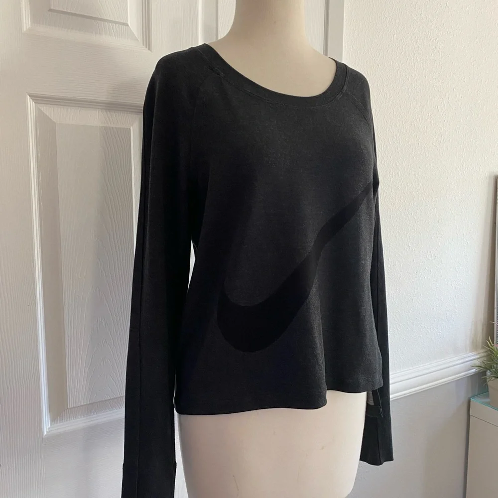 Nike Sphere Training Top - Picture 3 of 7